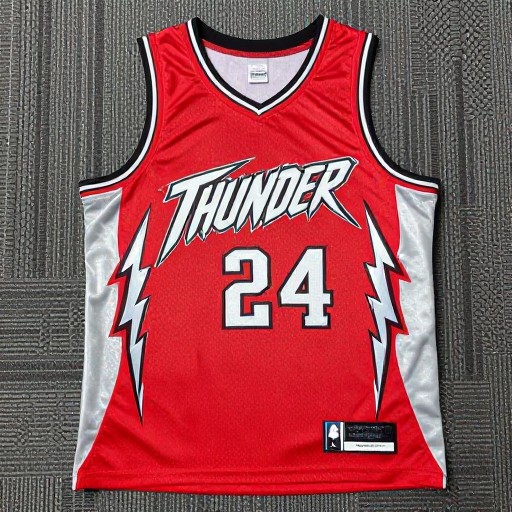 RED THUNDER - Streetwear Fusion