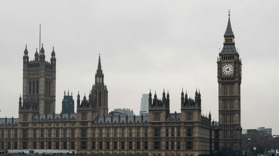 LONDON FOG - Classic Line Art